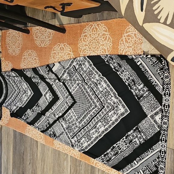 Studio One Black and White Geometric Maxi Dress - Picture 6 of 9